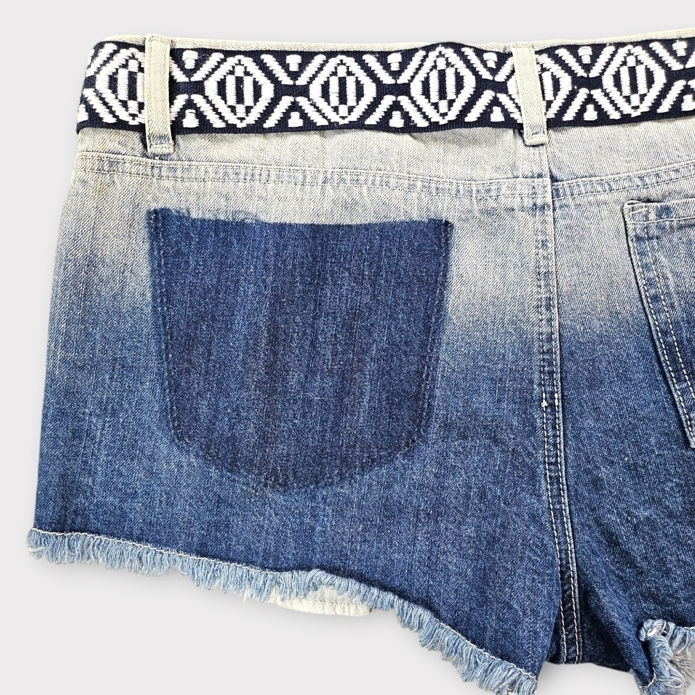 Hippie Laundry Boho Denim Belted Frayed Hem Shorts - Picture 6 of 12